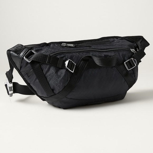 Excursion Large Belt Bag Black Like New - Picture 6 of 11